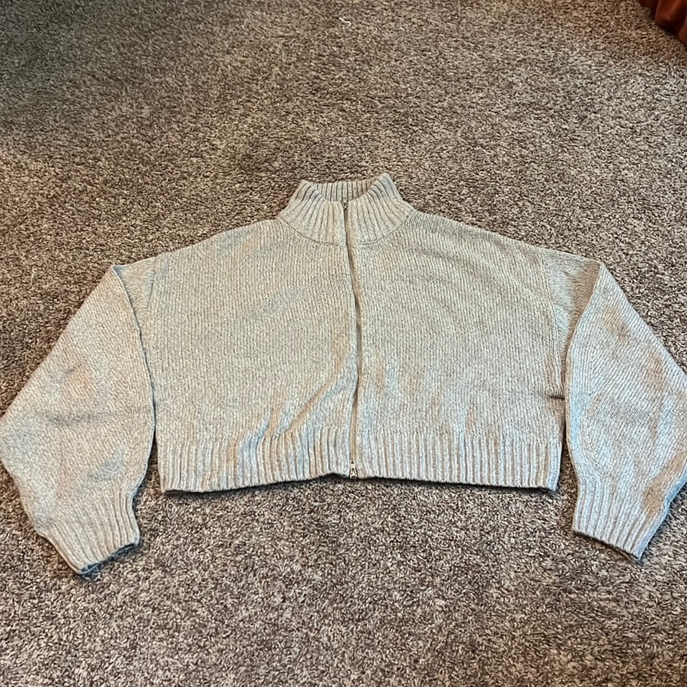 cropped gray knit
